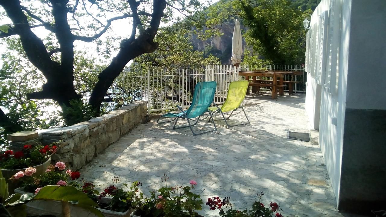 Апартаменты Apartments Perazica Do Свети-Стефан